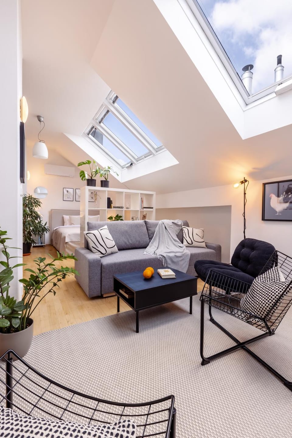 Bed, Seating area, Bedroom