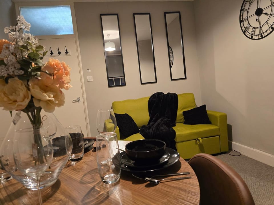 Living room, Seating area, Dining area