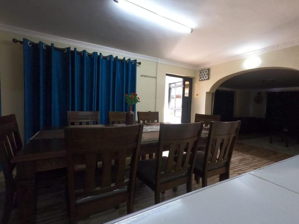 Five-Bedroom, all-ensuite Nest - MG's Mountain Nest Villa in Kenya