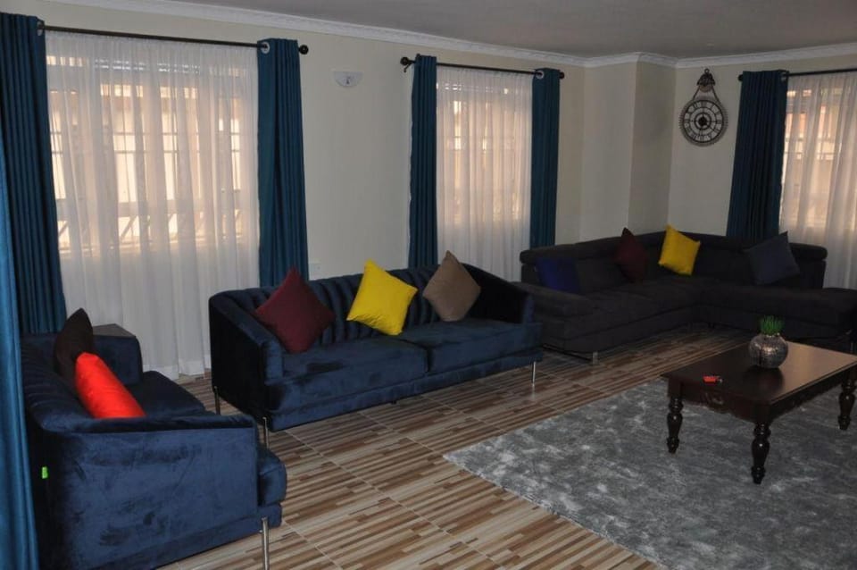 Five-Bedroom, all-ensuite Nest - MG's Mountain Nest Villa in Kenya