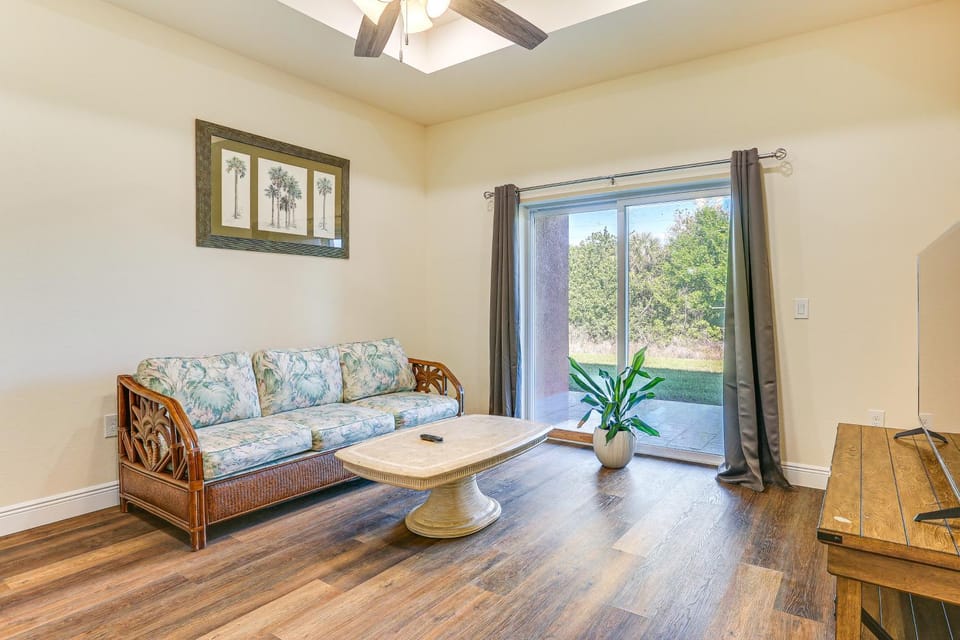 11 Mi to Fort Myers River District: Suburban Haven House in Lehigh Acres