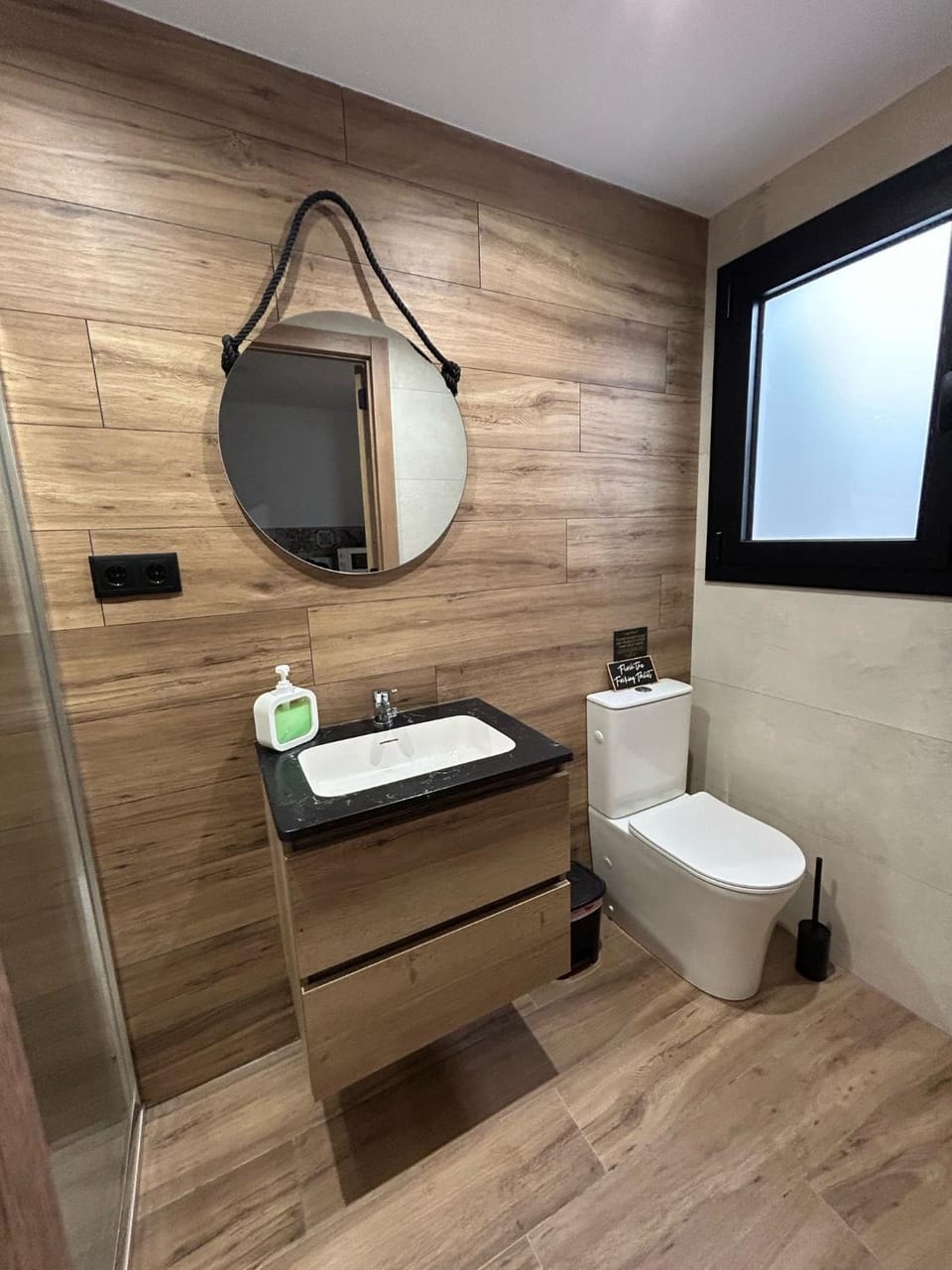 Toilet, Bathroom, towels