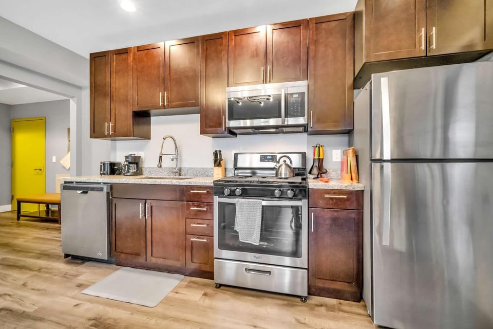 Cle Suites 1BR 1BA 5 min Walk to Cle Clinic #11 Apartment in Cleveland Heights