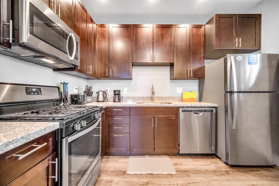 Cle Suites 1BR 1BA 5 min Walk to Cle Clinic #10 Apartment in Cleveland Heights