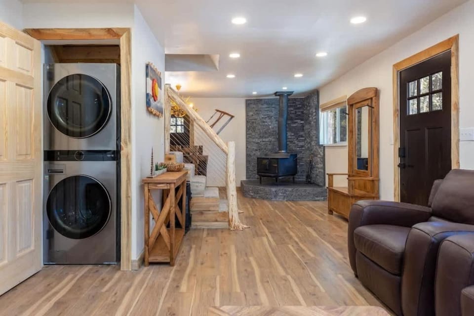 Mountain Cabin wHot Tub & Washer Dryer Cabin in Park County