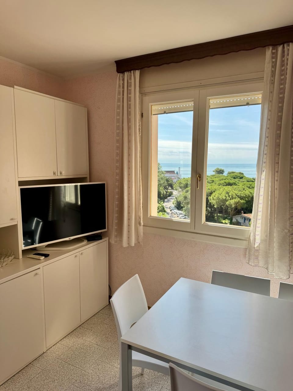 TV and multimedia, View (from property/room), Balcony/Terrace, Dining area, Sea view