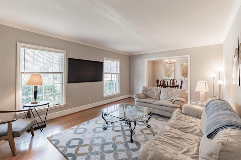 Communal lounge/ TV room, TV and multimedia, Living room, Seating area, Evening entertainment