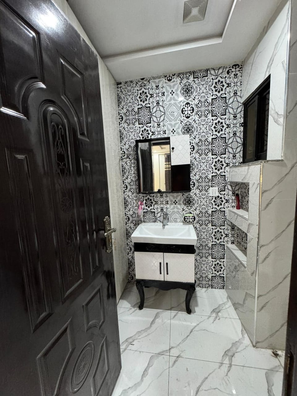 Apartment in lahore bahria town Apartment in Lahore