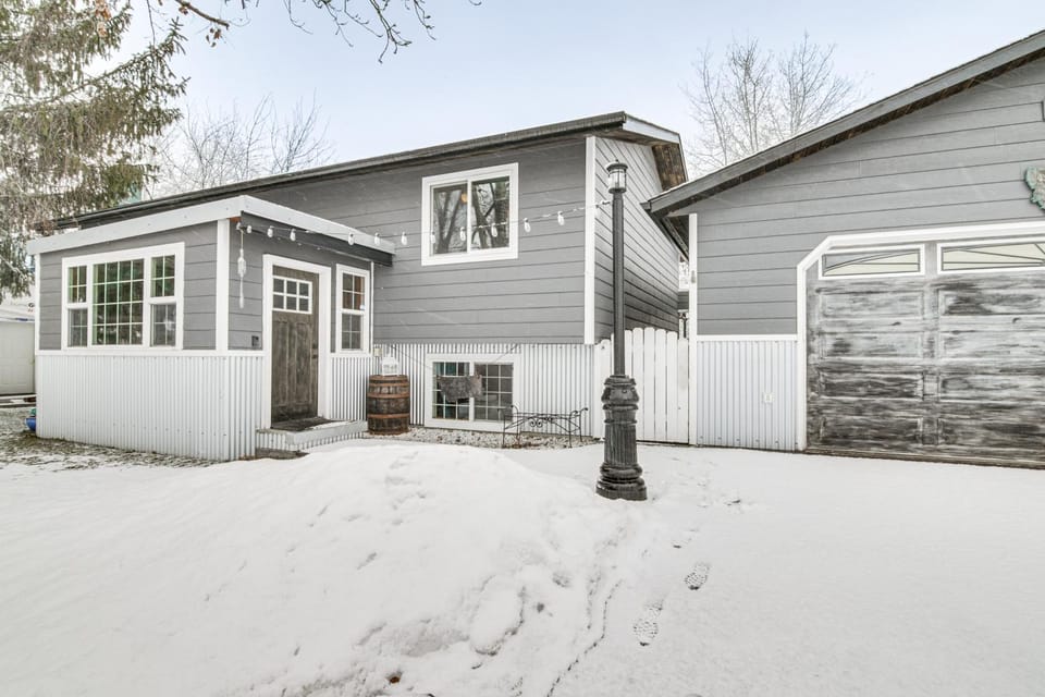 11 Mi to Bozeman: Family Home w/ Movie Room! House in Belgrade