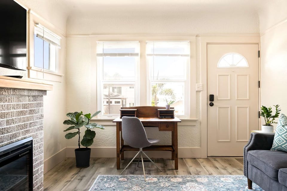 Cozy Ocean Beach Bungalow House in Ocean Beach