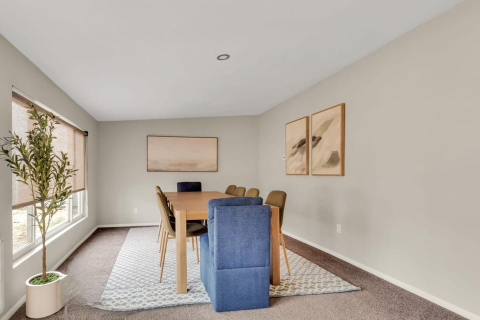 Seating area, Dining area