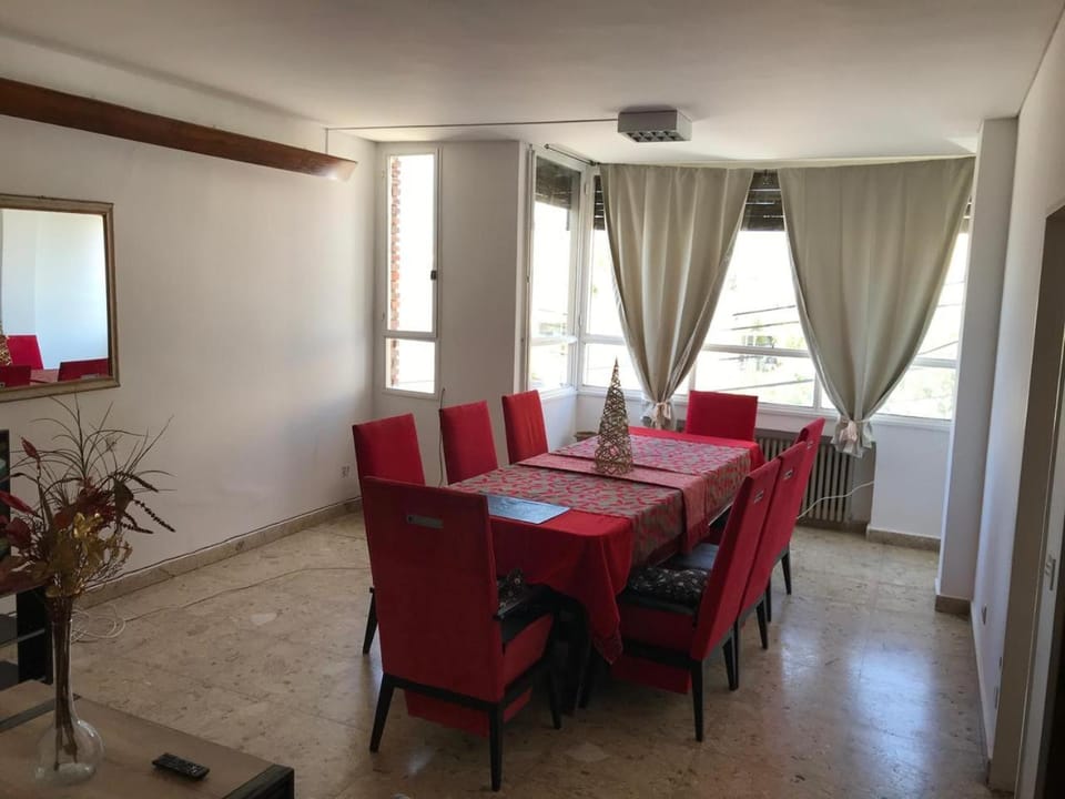 Edelweiss, amplio departamento Apartment in Comodoro Rivadavia