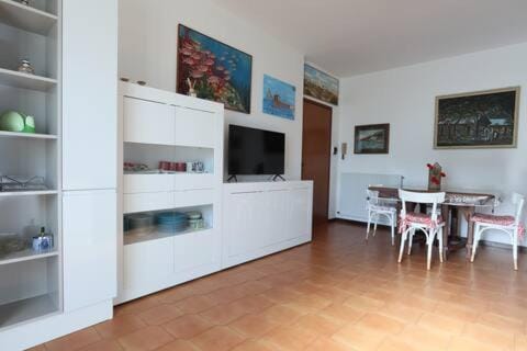 TV and multimedia, Dining area