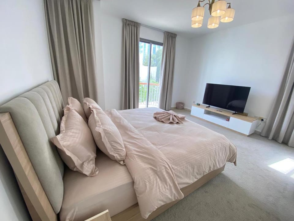 Dinar - villa master bedroom Bed and Breakfast in Abu Dhabi