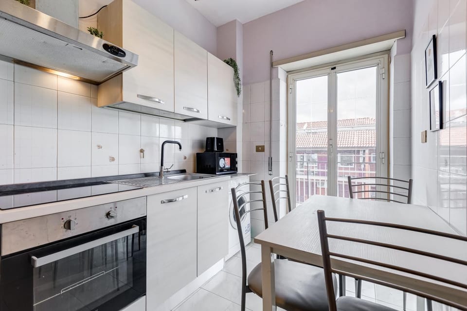 Coffee/tea facilities, Kitchen or kitchenette, oven, stove, toaster