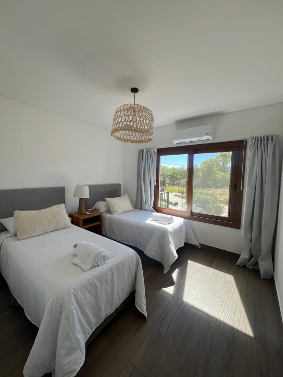 Bedroom, towels