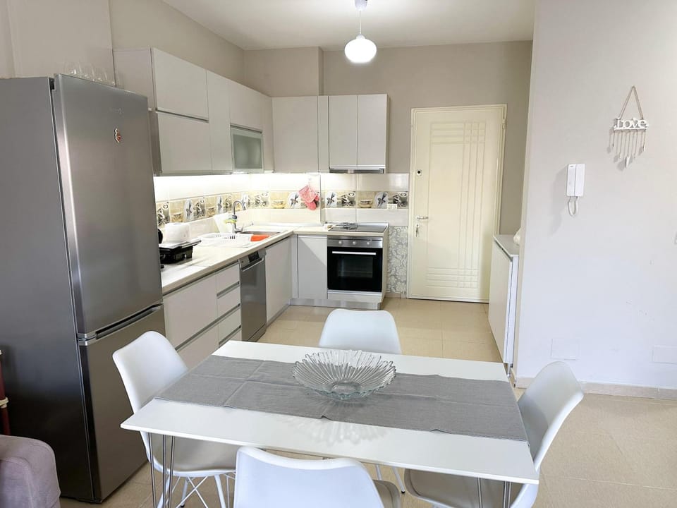 Kitchen or kitchenette, Dining area, dishwasher, oven