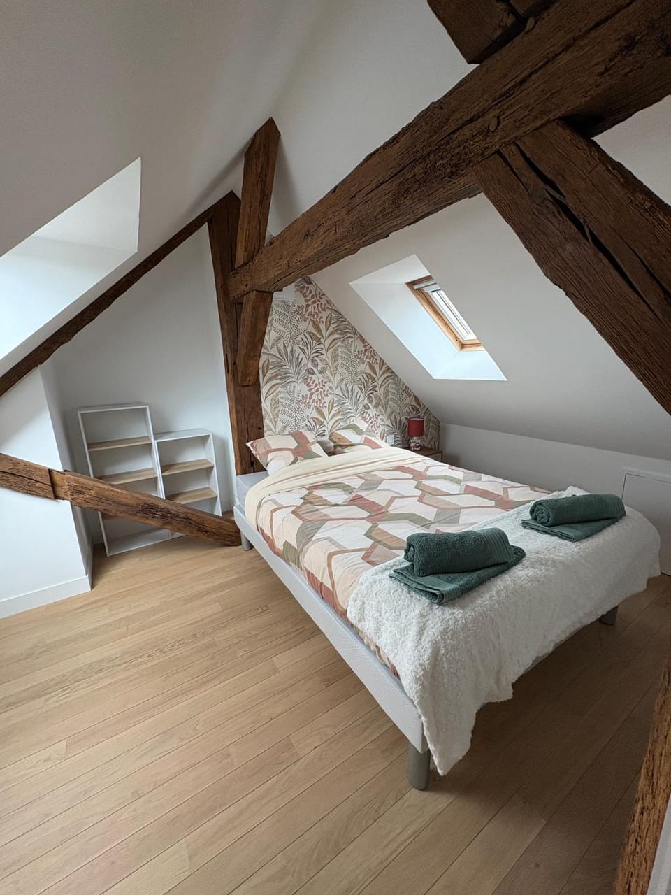 Bed, Photo of the whole room, Landmark view, River view