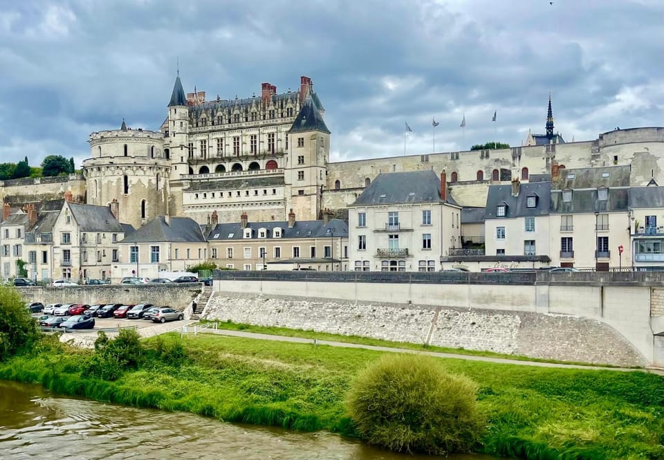 Property building, Neighbourhood, City view, Landmark view, Location, Parking