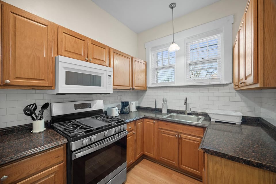 Kitchen or kitchenette, oven, stove
