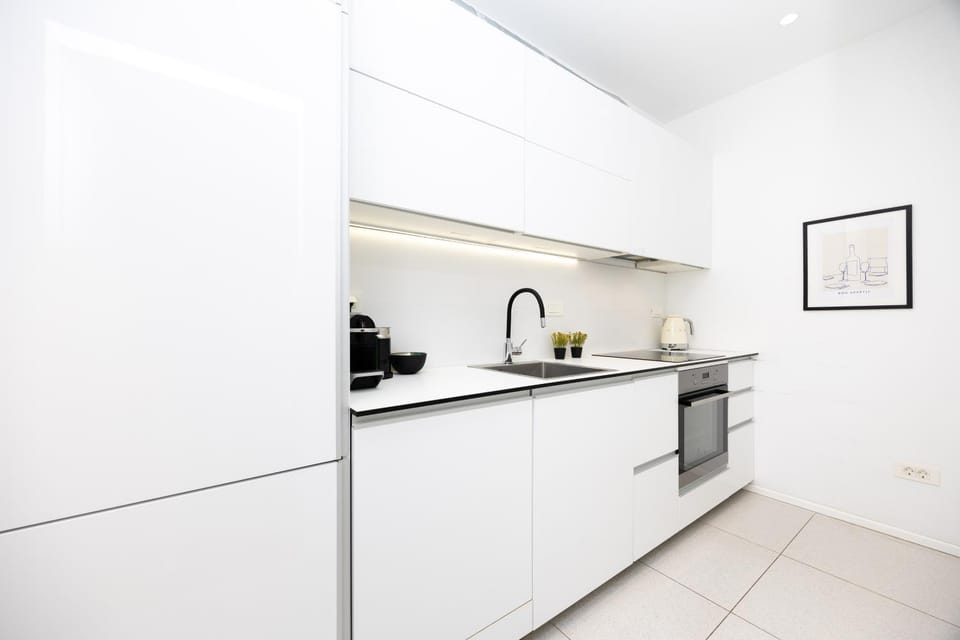 Coffee/tea facilities, Kitchen or kitchenette, stove, toaster