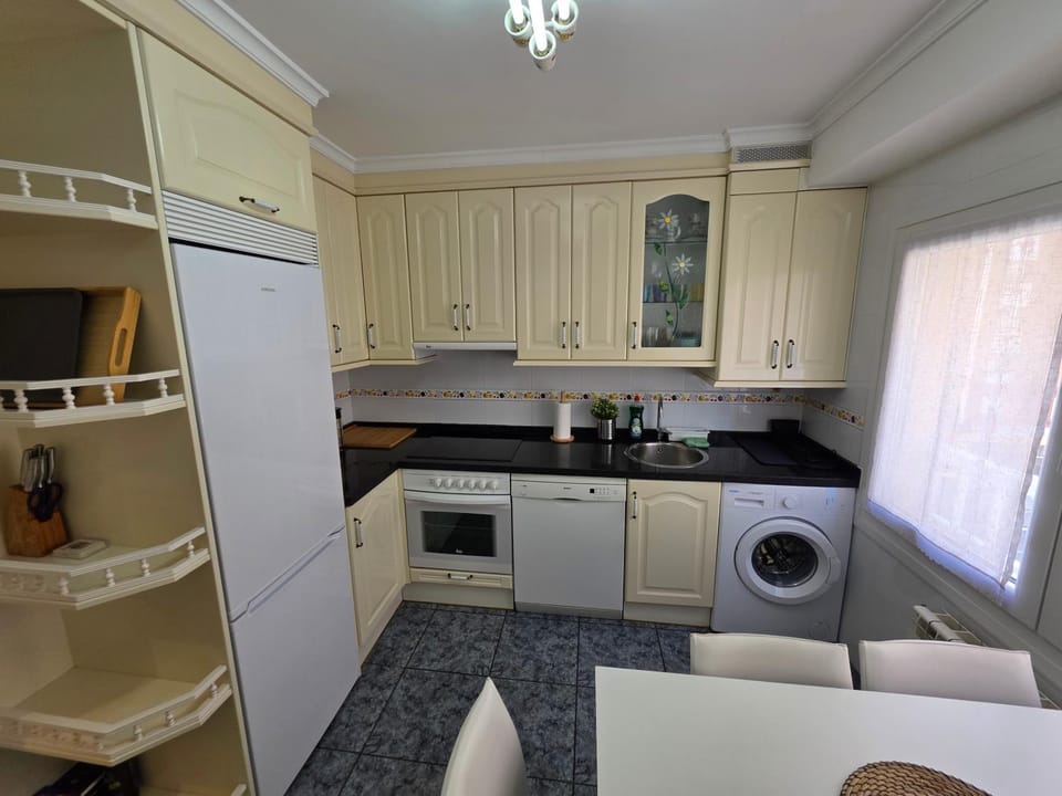 Kitchen or kitchenette, Dining area, dishwasher, oven, stove, toaster, washing machine