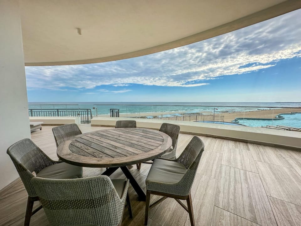 3BR Ground Floor Condo with Direct Pool Access #109 House in Rocky Point