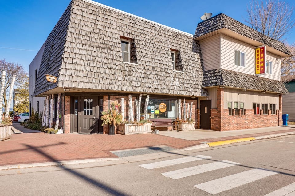 Downtown Beulah Pet-Friendly Apt Near Lake & Shops Apartment in Beulah