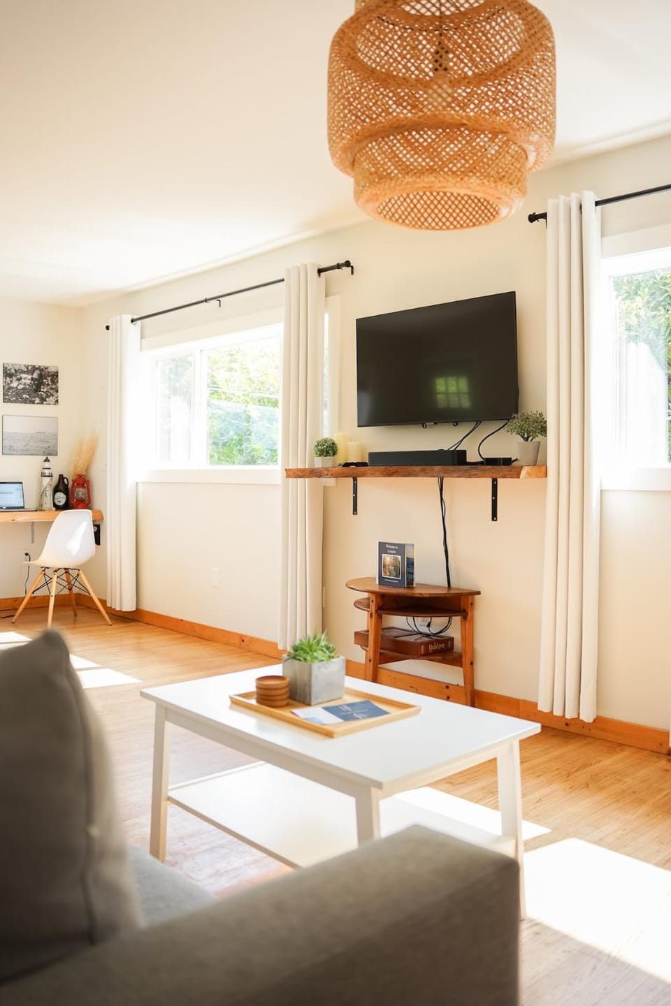 Sea Breeze Suite - Centrally Located in Ucluelet Apartment in Ucluelet