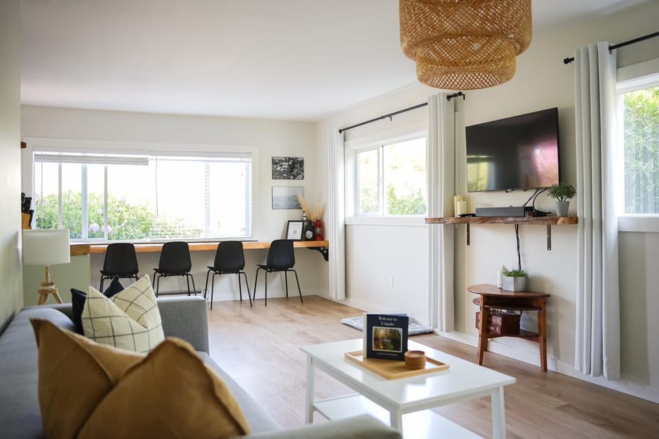 Sea Breeze Suite - Centrally Located in Ucluelet Apartment in Ucluelet