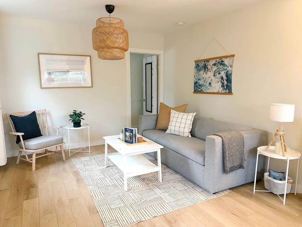 Sea Breeze Suite - Centrally Located in Ucluelet Apartment in Ucluelet