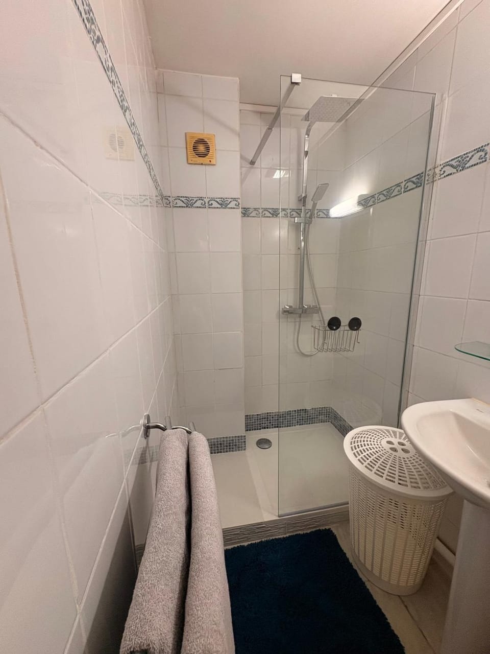Shower, Bathroom, towels