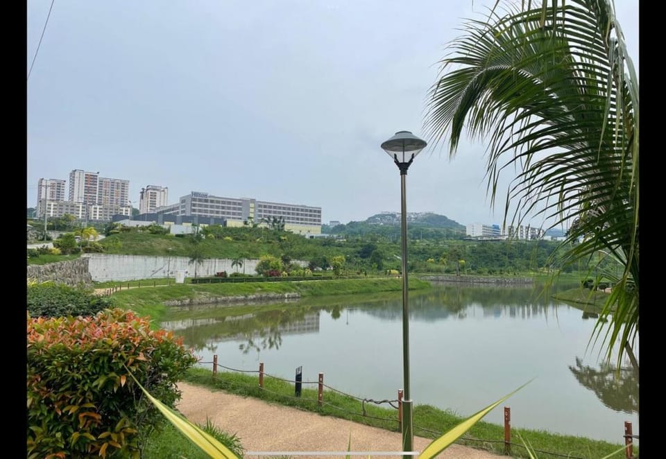 Deluxe Studio in Clark facing Lake with Kitchenette Apartment in Angeles