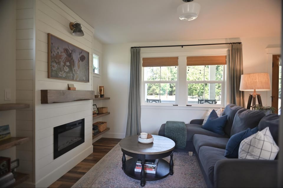 TV and multimedia, Living room, fireplace
