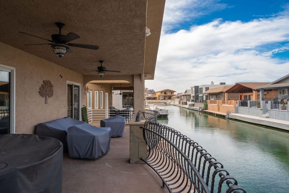 Apache Fyre, Canal Front Dock, Moovlaya Keys House in Earp