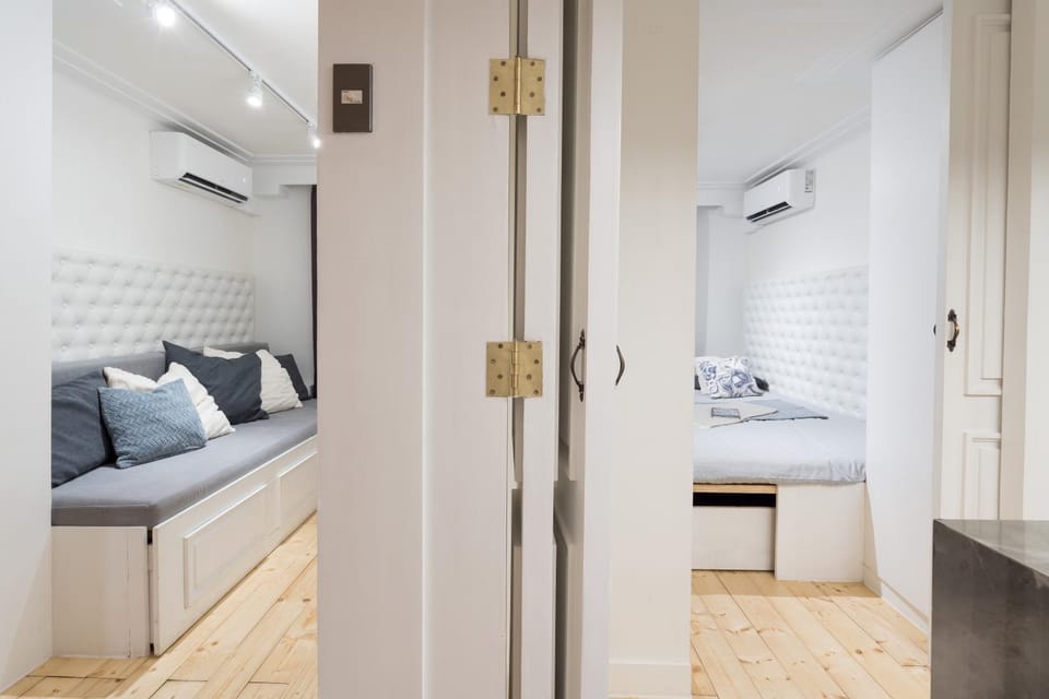 Photo of the whole room, Bedroom