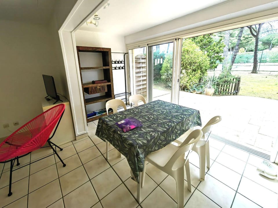 Charmant T2 en rez-de-jardin avec piscine, tennis et parking proche plage - FR-1-607-211 Apartment in Agde