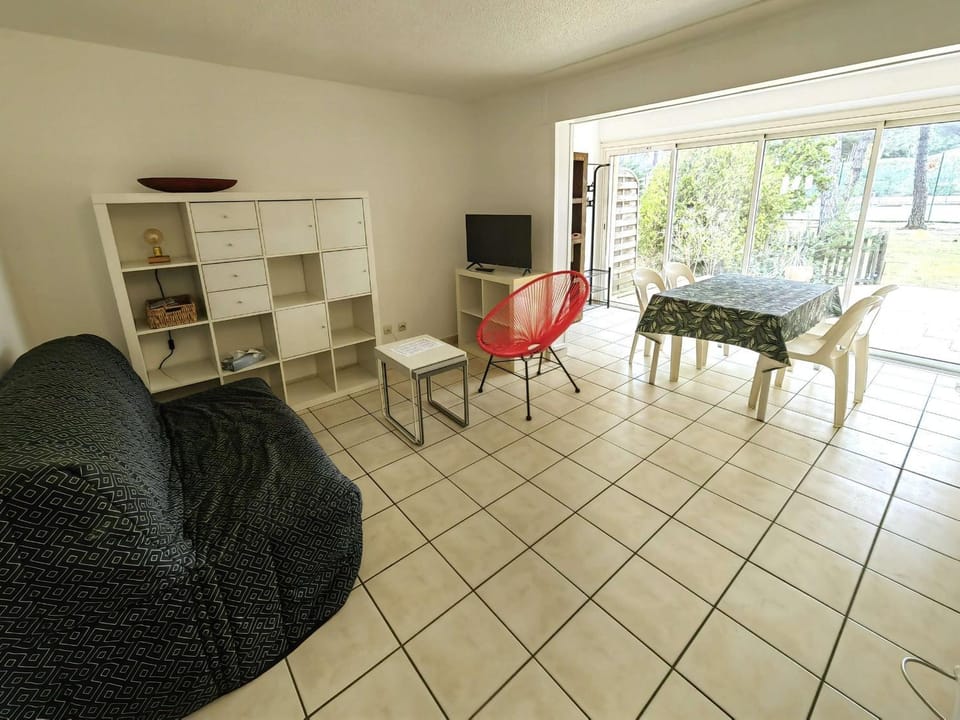Charmant T2 en rez-de-jardin avec piscine, tennis et parking proche plage - FR-1-607-211 Apartment in Agde
