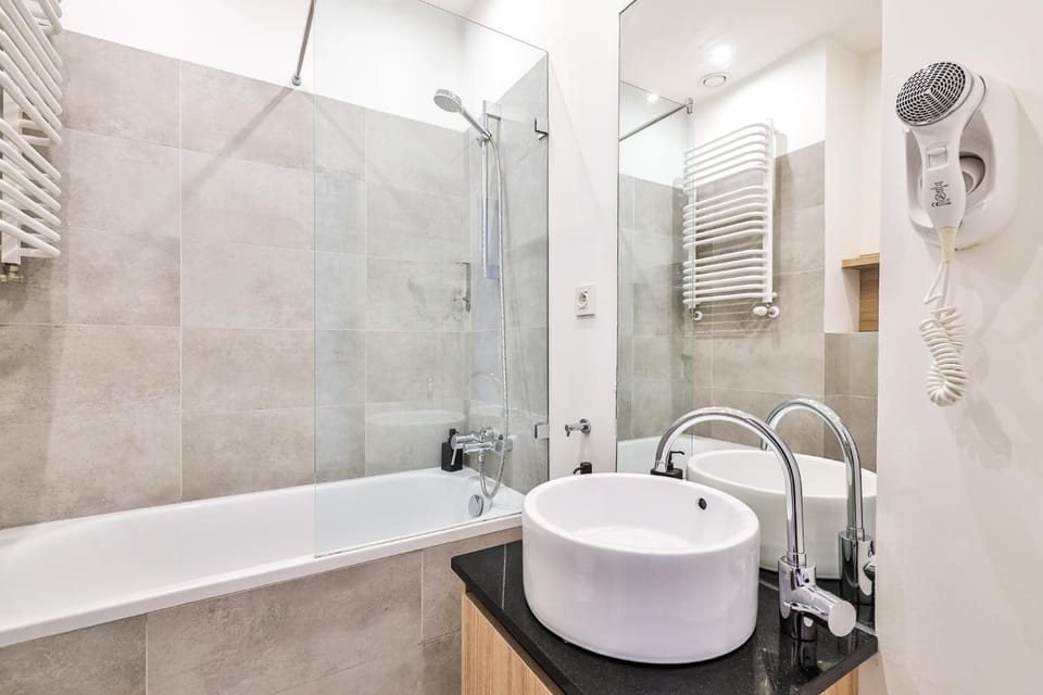 Bath, towels