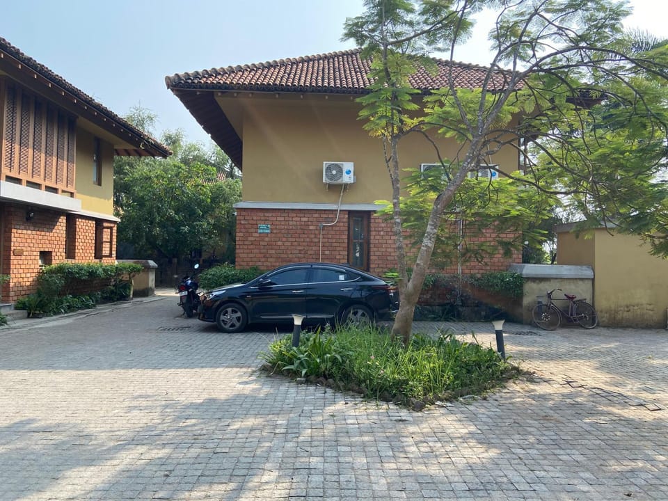 Property building, Day, Parking