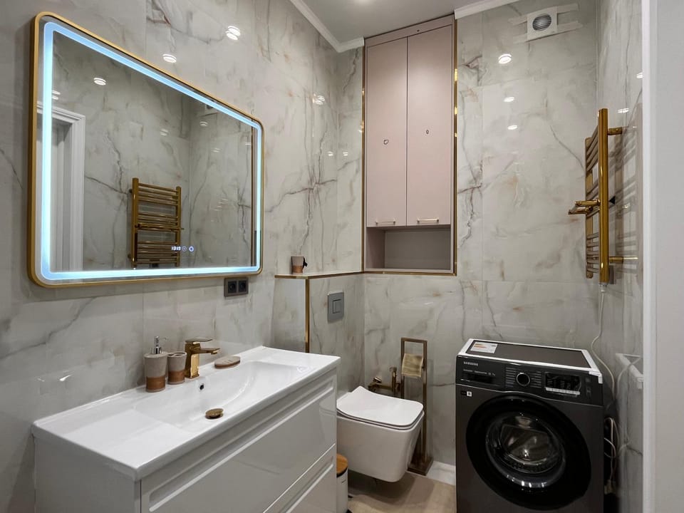 Toilet, Bathroom, washing machine