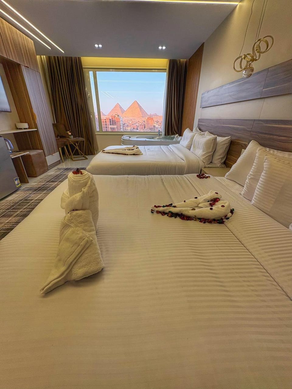 Bed, Photo of the whole room, Seating area, Mountain view, towels