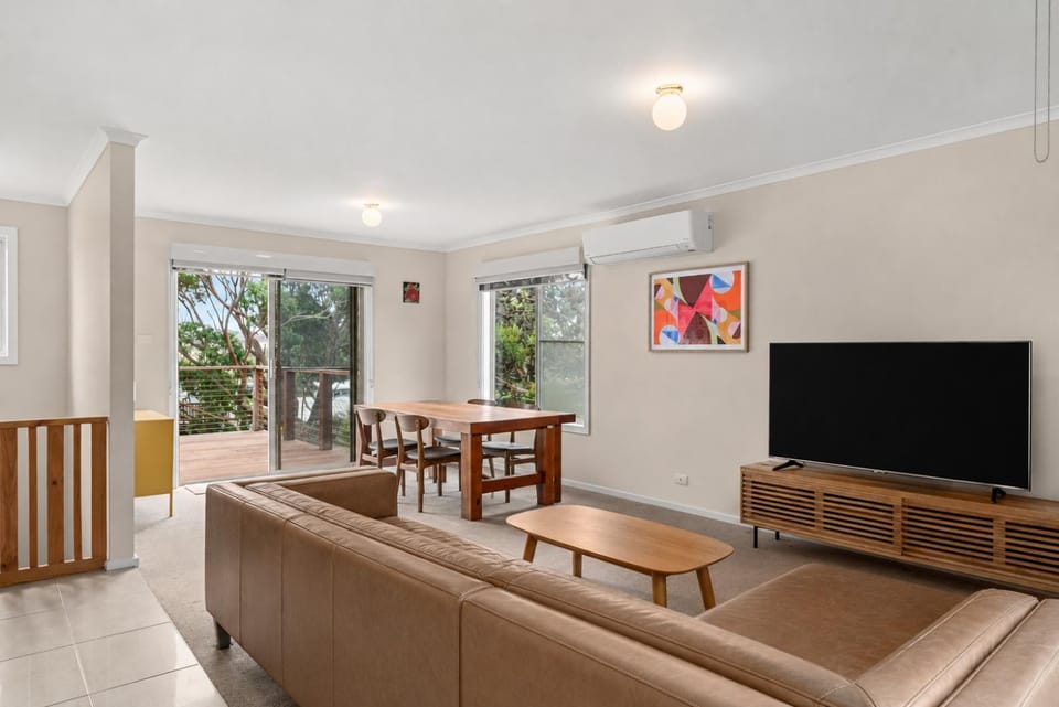 TV and multimedia, Balcony/Terrace, Living room, Dining area, air conditioner