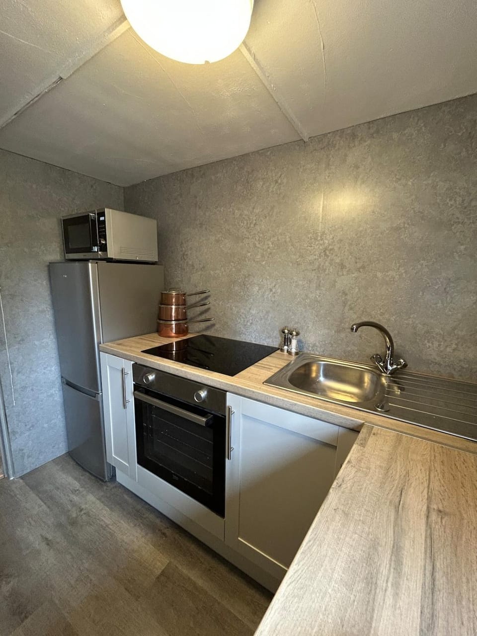 4 Bed Apartment The Windmill 16th Century Pub Apartment in Loughborough