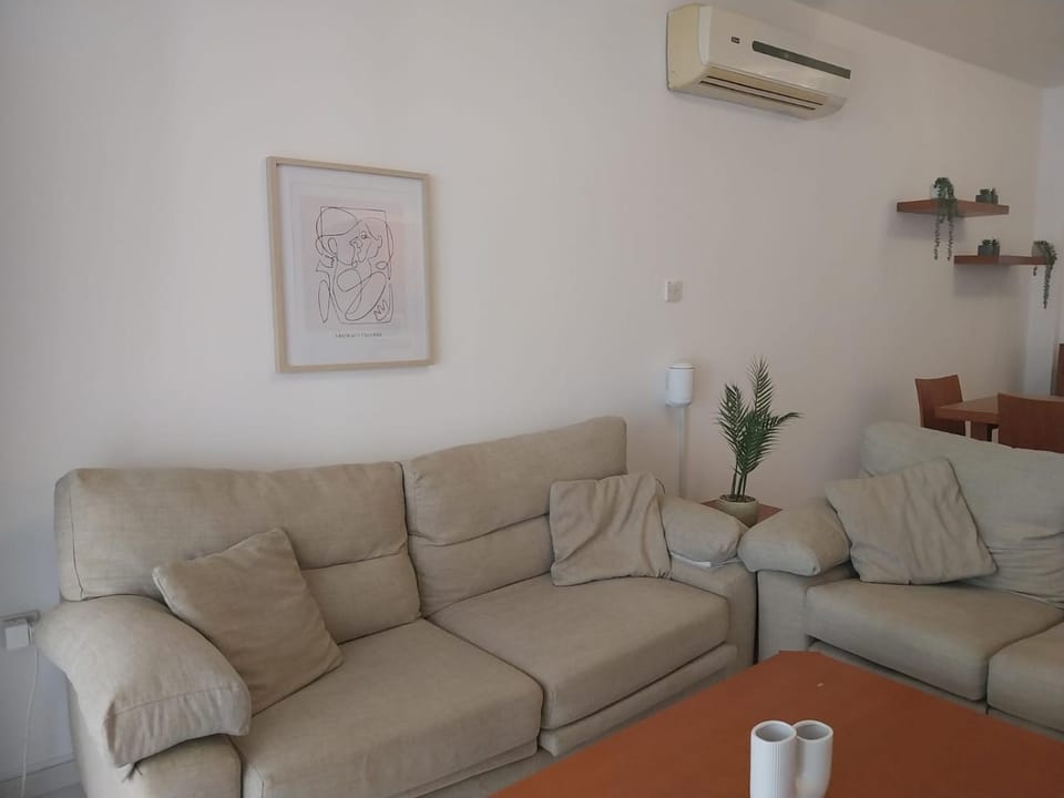 Comfortable and Ideally Situated Apartment in Yeroskipou
