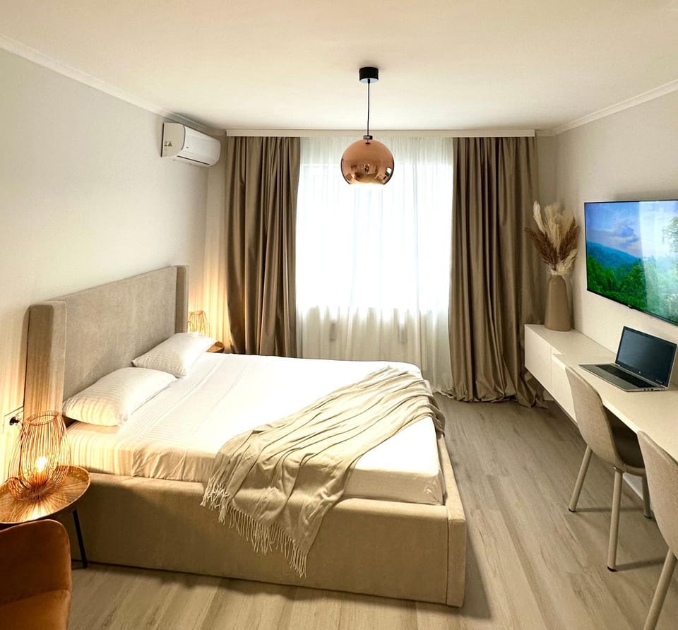 Communal lounge/ TV room, Bed, Photo of the whole room, Evening entertainment, Bedroom, air conditioner