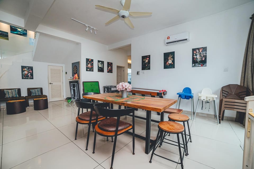 Seating area, Dining area