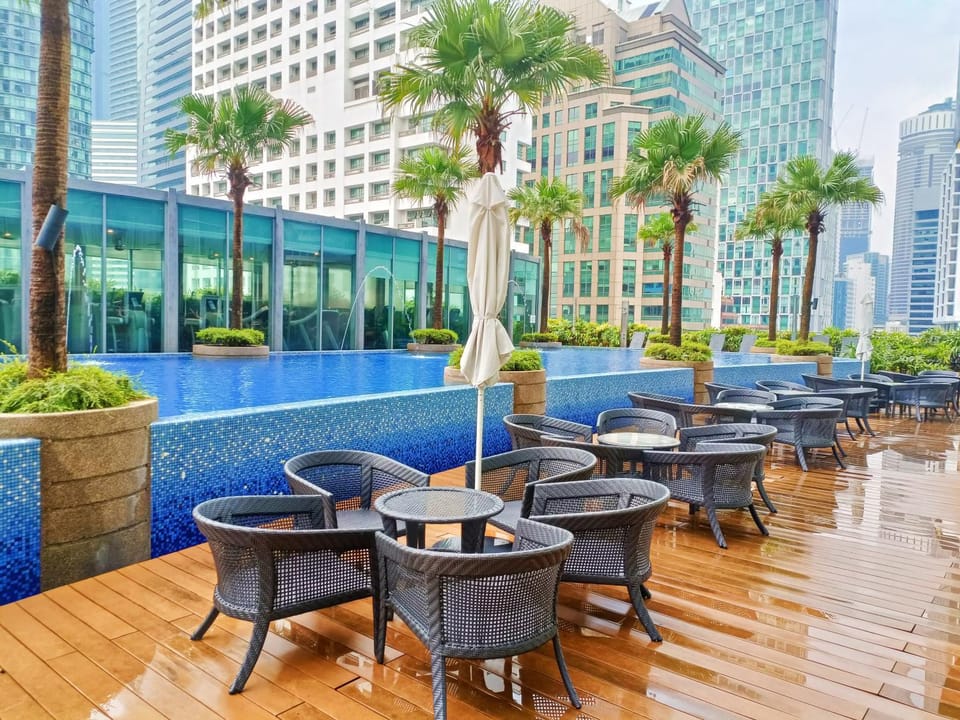 Day, Kitchen or kitchenette, City view, Pool view, Swimming pool, sunbed