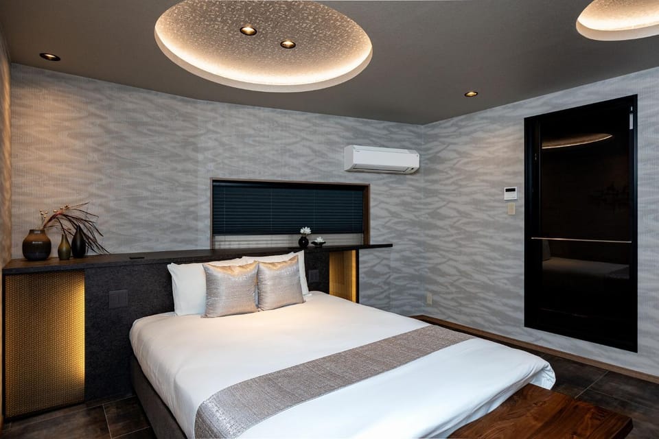 Bed, Photo of the whole room, Bedroom, air conditioner