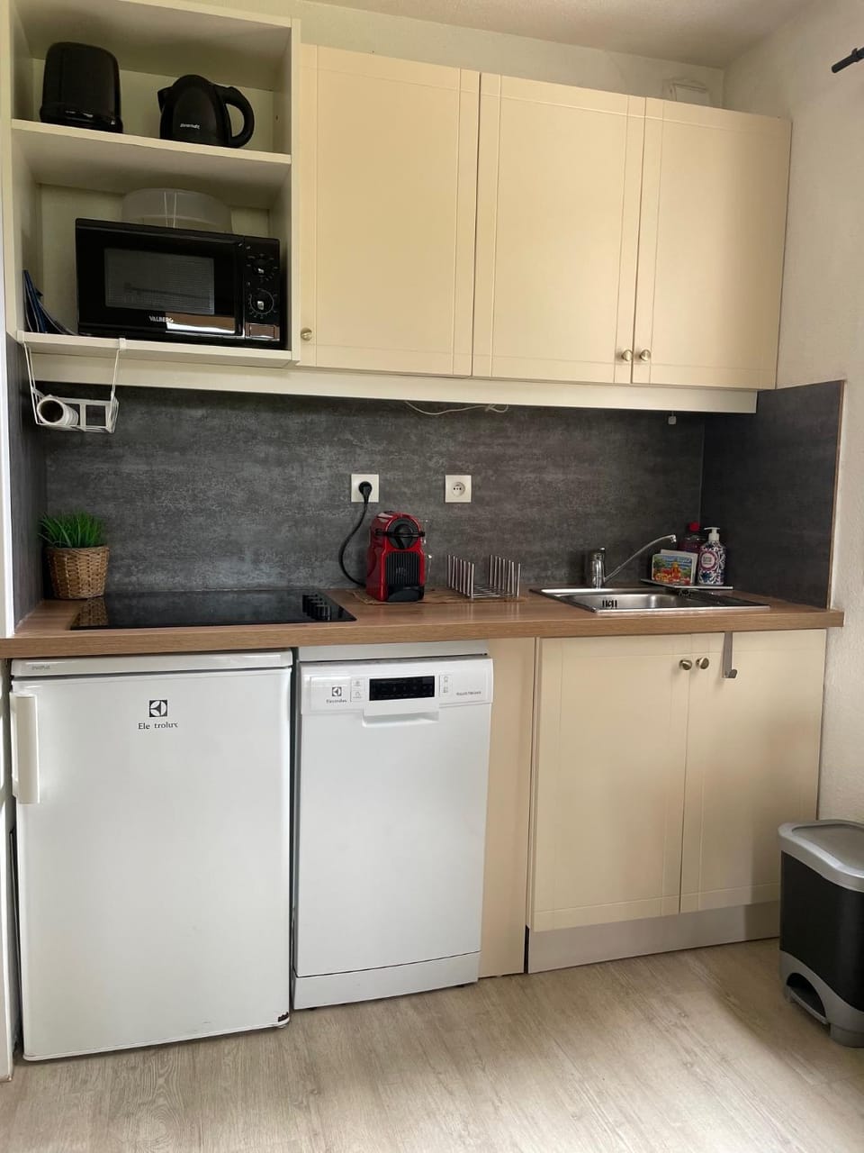 Appartement Piscine et pinede - Wifi Apartment in Saint-Raphael